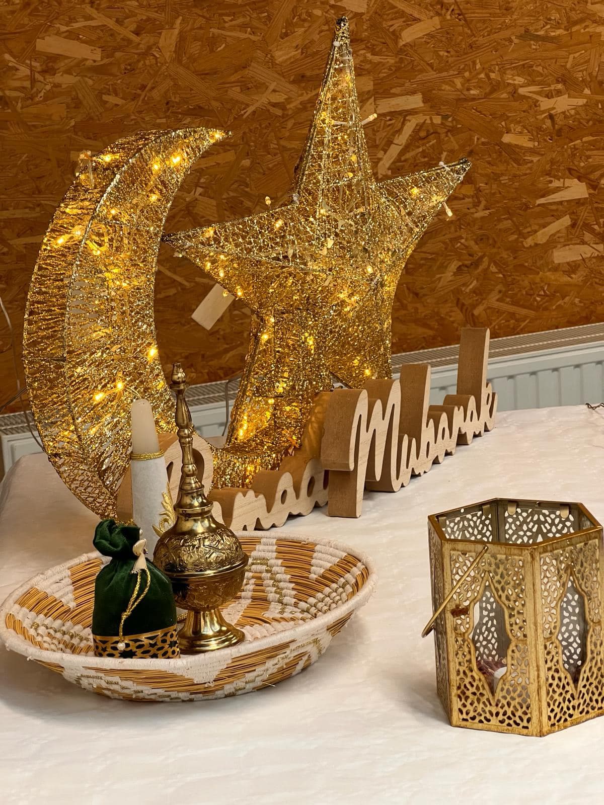 Eid decoratie in het nieuwe gebouw.